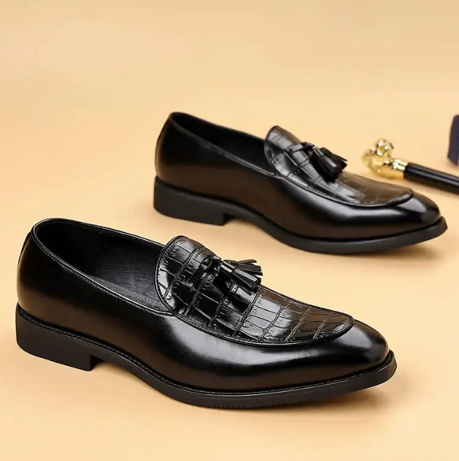 Mens Pointed-Toe British-Style Business-Casual Slip-On Leather Shoes Raven’s Echo Hoodie