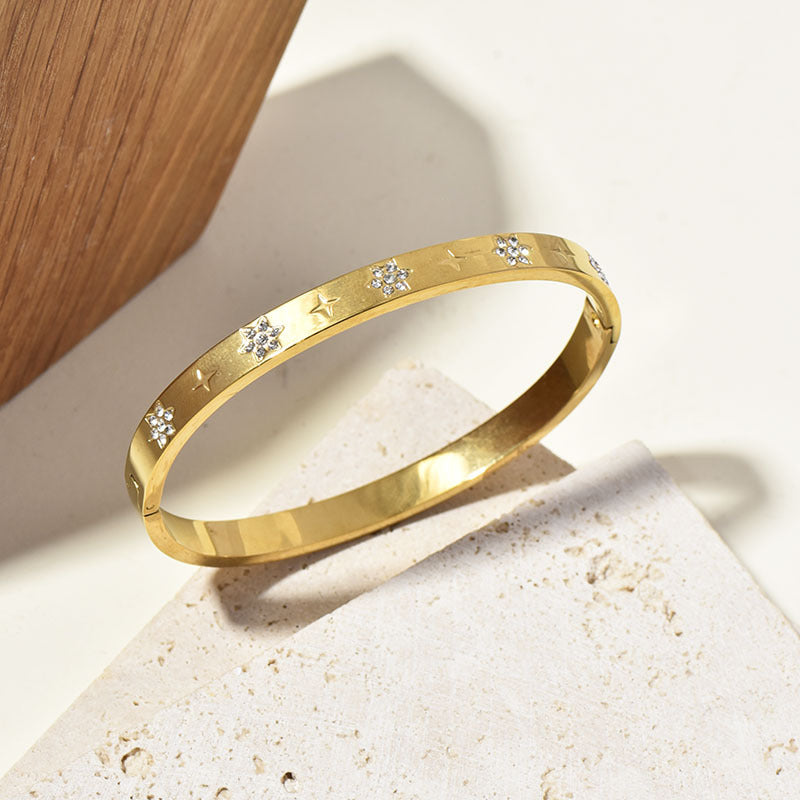 Retro Sunflower Diamond-Encrusted Bracelet Gold Polished Cuff