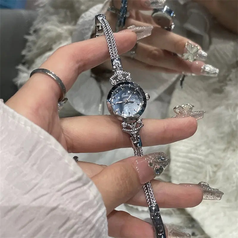 Stylish And Minimalist Alloy Womens Watch Raven’s Echo Hoodie