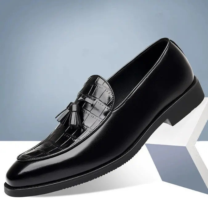Mens Pointed-Toe British-Style Business-Casual Slip-On Leather Shoes Raven’s Echo Hoodie